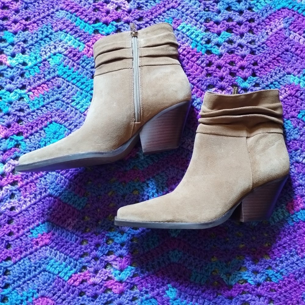 Vince Camuto NWOTs Women's Tan Ankle Boots Size 6m